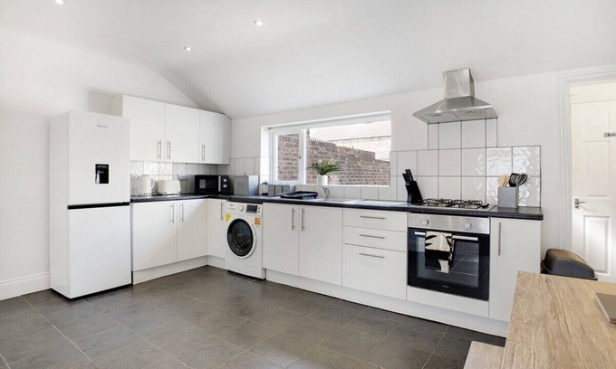 Ashington House | Elegantly 2-Bedroom in Ashington, Sleeps 3