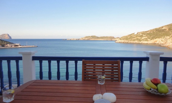 Kithira Apartment | Eleni's waterview studio