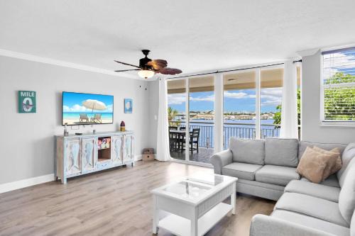 Meadows House | Eleuthera - 2x2 Fully Updated Old Town Waterfront Corner Condo