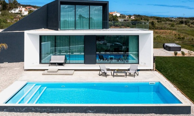Alvaiazere Villa | Elevate Luxury at a Bespoke Villa Crafted by a World Celebrated Architect
