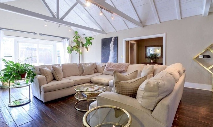 Edmond House | Elevated, aesthetic, Edmond oasis- Amazing location!