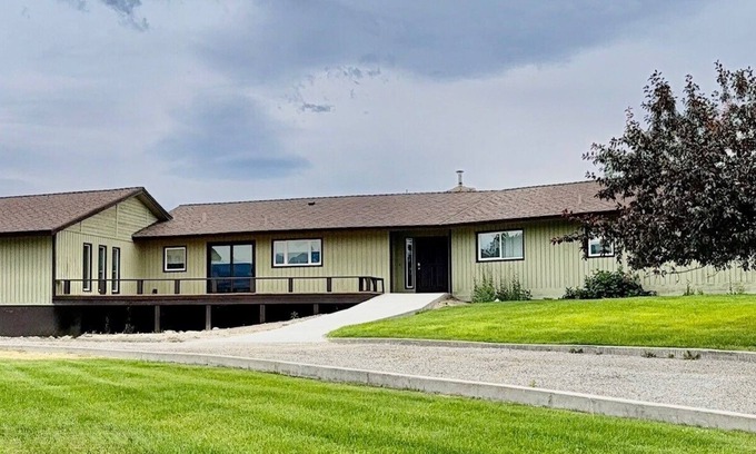 Grantsdale House | Elevated Elegance with Golf Course Access & Panoramic Valley Views