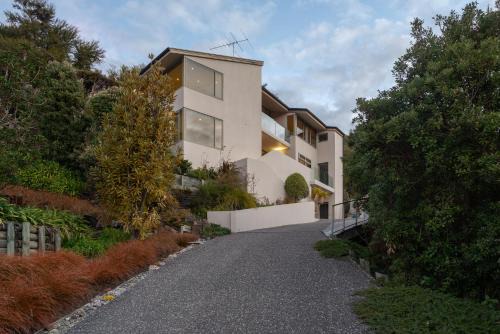 Kaiteriteri House | Elevated Views Little Kaiteriteri 3 bedrooms