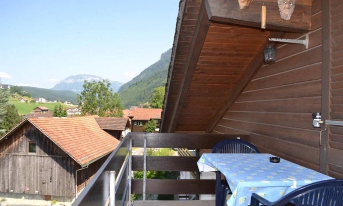 Emmetten Apartment | Elfe Apartments Studio for 2 adults, balcony with lake and mountain view