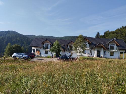 Cisna House | ELFF -Apartamenty i pokoje gościnne
