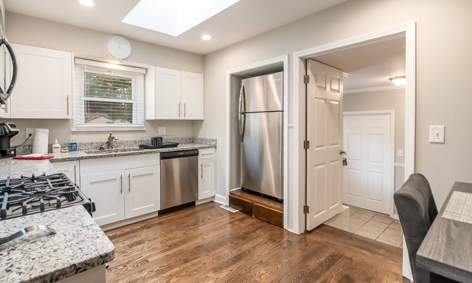 Elgin House | Elgin Rental- Jay Stn