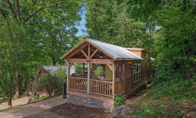 Chattanooga Apartment | Elise Cabin | Forest Retreat | 5 Mins to Downtown