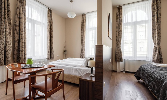 Nepszinhaz negyed Hotel | Elit Boutique Rooms-Best Location by BQA