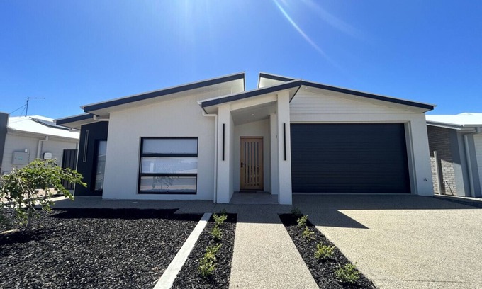 Port Hughes House | Elite Oasis - Elegant New Home in the Dunes Estate