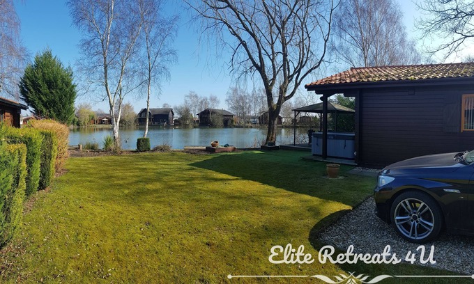 Dogdyke Cabin | Elite Retreats 4U Lakeside Hot Tub Log Cabin at Tattershall Lakes Park