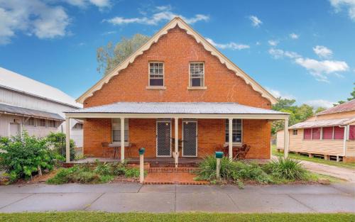 Grafton Apartment | Eliza 1875 Red Brick Duplex Townhouse