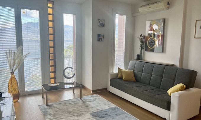 Gonte Apartment | Elizaveta apartment with lake view and terrace