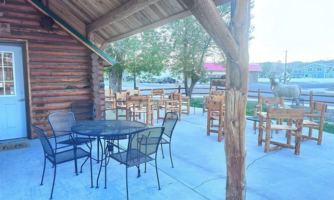Thermopolis Hotel | Elk Antler Inn