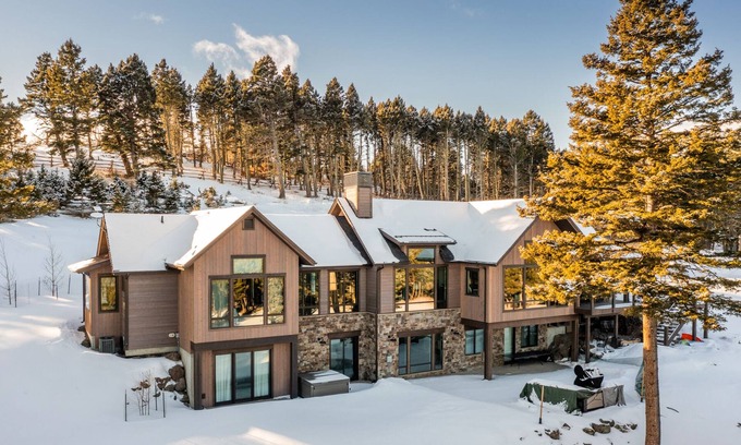 Bozeman House | Elk Haven Ranch-Gorgeous home in Bridger Canyon on 100+ acres with a hot tub