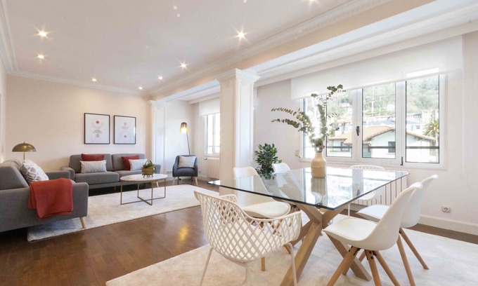 Gros Apartment | Elkano | The Rentals Collection