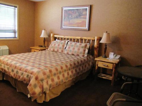 Elkwater Hotel | Elkwater Lake Lodge and Resort