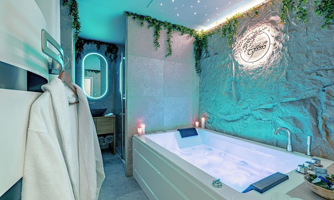 Evreux Apartment | Ellendor private spa and romantic getaway in Middle-earth.