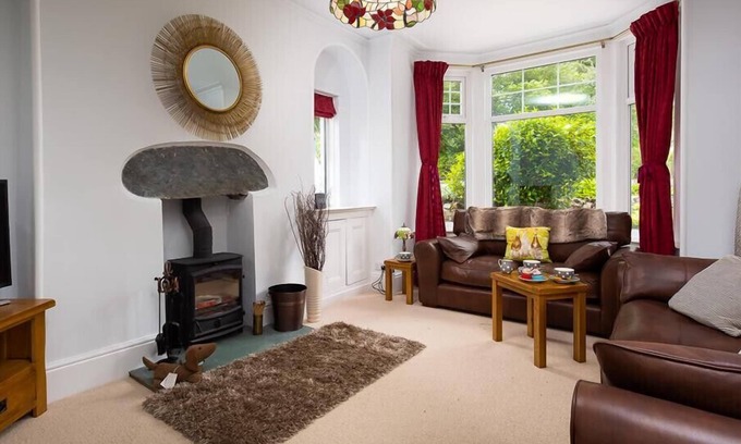 Windermere House | ELLERTHWAITE HOUSE, pet friendly, with open fire in Windermere