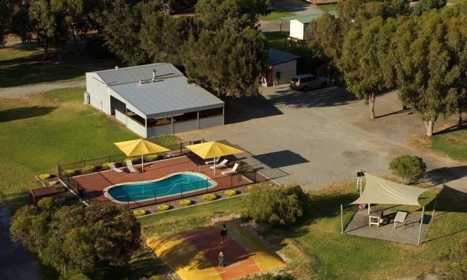Ward Cabin | Elliston Caravan Park