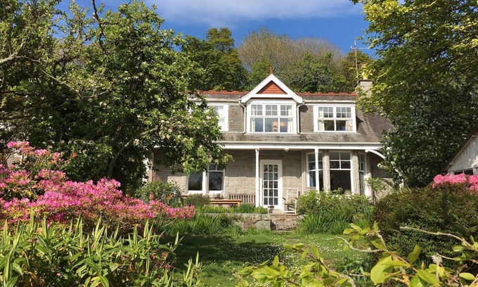 Kippford Cottage | Elm Cottage - a house that sleeps 8 guests in 4 bedrooms