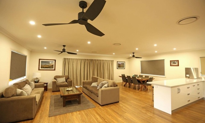 Little River Cottage | Elm Cottage Pet Friendly Retreat