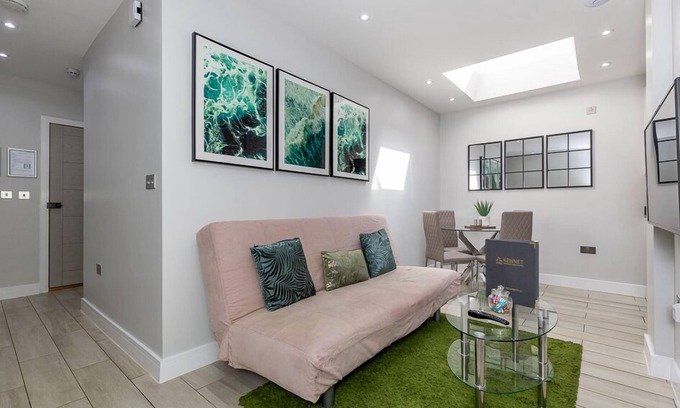 Reading Apartment | Elm House - 1-Bed, 1-Bath with Private Terrace