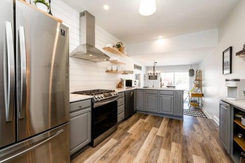 Three Oaks House | Elm St Retreat - 3 Min walk to Downtown Three Oaks