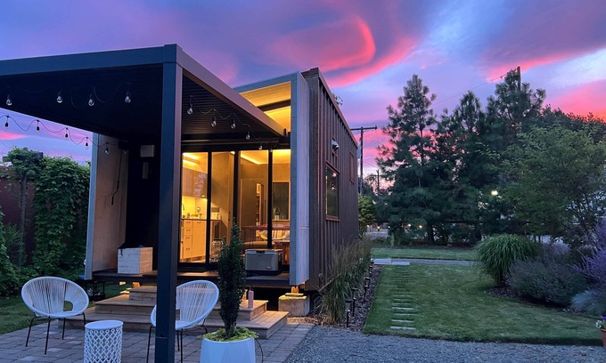 Tieton Cabin | Elm Street Studio, Artful Luxury Tiny Cabin | 2 Queen Beds | Private Garden | Great location | Park