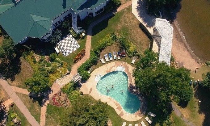 Otonabee-South Monaghan Cottage | Elmhirst's Resort - On a lake