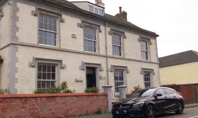 Hoylake House | Elmhurst