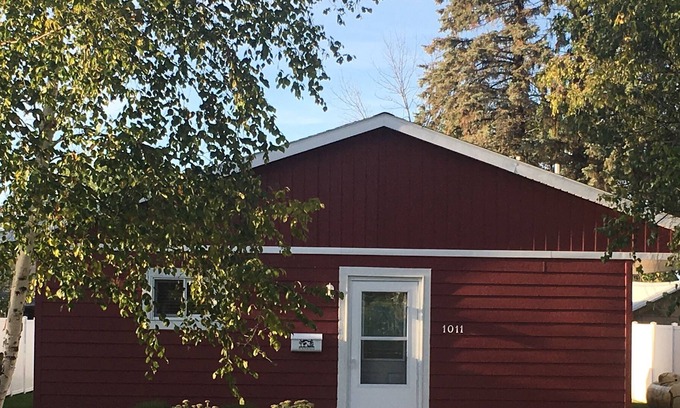 Ely House | Ely "UP NORTH" Retreat/Air Conditioned/No Stairs/CLOSE TO TRAILS!!!