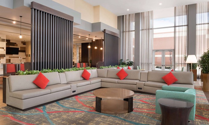Naperville Hotel | Embassy Suites by Hilton Chicago Naperville