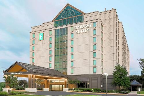 Lombard Hotel | Embassy Suites by Hilton Chicago Lombard