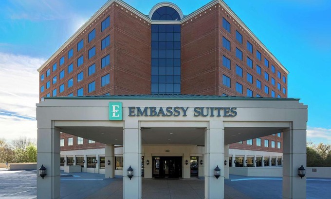 Bluffview Hotel | Embassy Suites by Hilton Dallas-Love Field