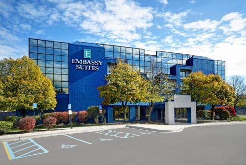 Livonia Hotel | Embassy Suites by Hilton Detroit - Livonia/Novi