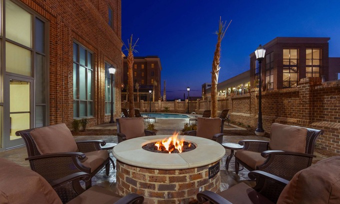 Yamacraw Village Hotel | Embassy Suites by Hilton Savannah Historic District
