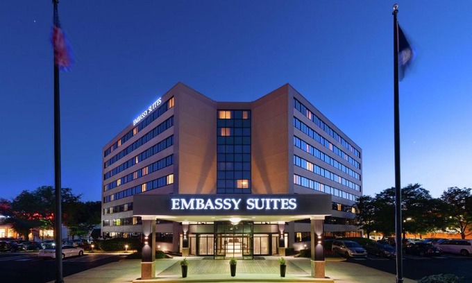 Tysons Hotel | Embassy Suites Tysons Corner