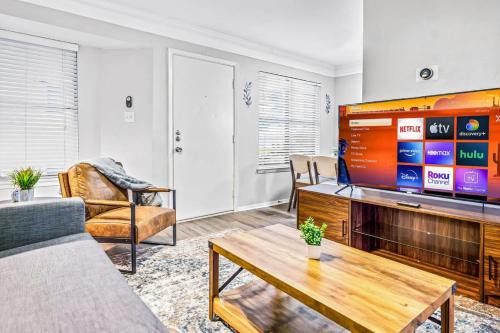Brentwood Apartment | Embrace Austins Vibrant Heart Elegant 1BR Haven
