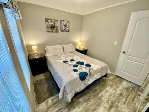 Dunnellon House | Embrace Nature in this Cottage Nestled Amidst Trees in Dunnellon, Florida