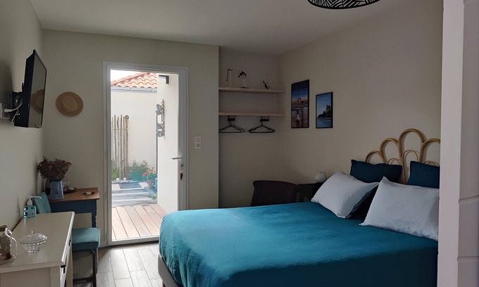 Pornic Bed & Breakfast | 'Embruns' Guest Rooms with Private Terrace, Private Garden and Wi-Fi