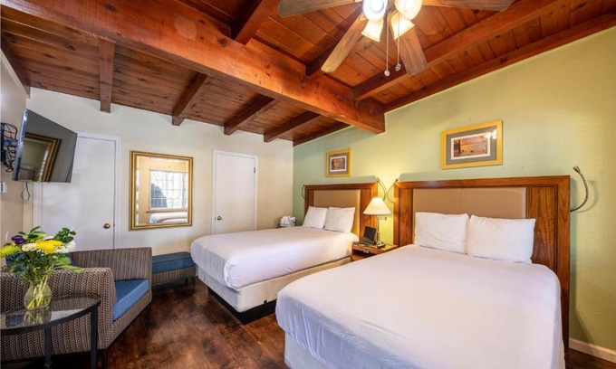 Tahoe Island Hotel | Emerald Bay Lodge