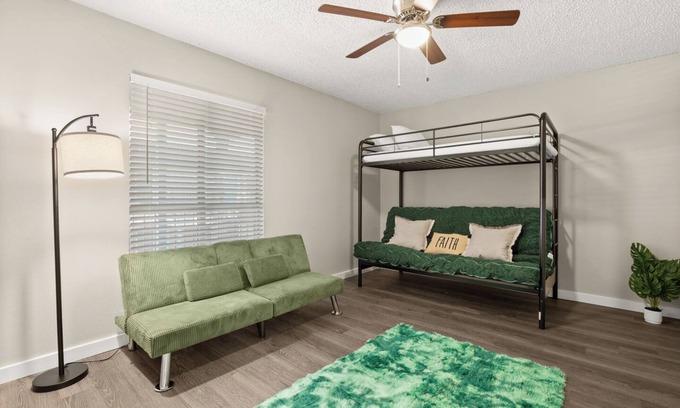 South Manchaca House | Emerald Gem Suite sleeps 6 w/Pool & Free Parking SOCO