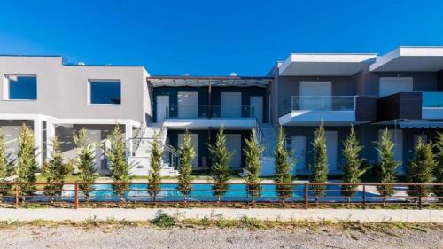 Paralia Ofryniou Apartment | Emerald Luxury Suites & Pool I