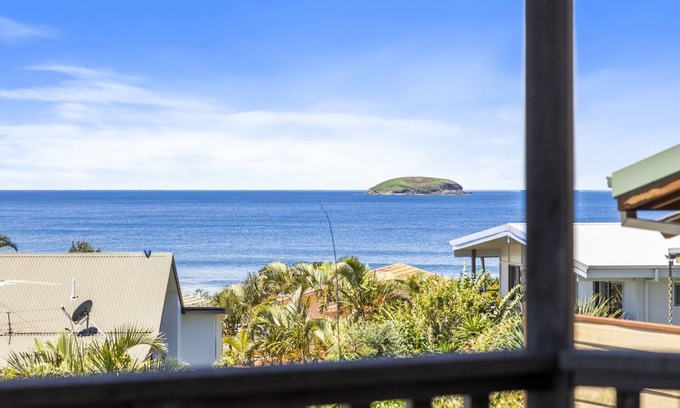Emerald Beach House | Emerald on the Beach House