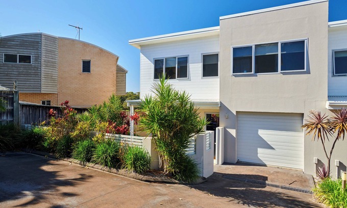 Diamond Beach House | Emerald Sands - Only Minutes Away from the Surf, Sun and Fun at Diamond Beach