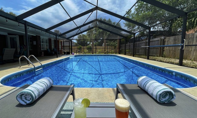 Gulf Breeze House | Emerald Waves Hideaway - Free Heated Pool & Games Room-8 mins to Pensacola Beach