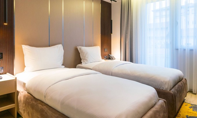 Pristina Hotel | Emery Hotel