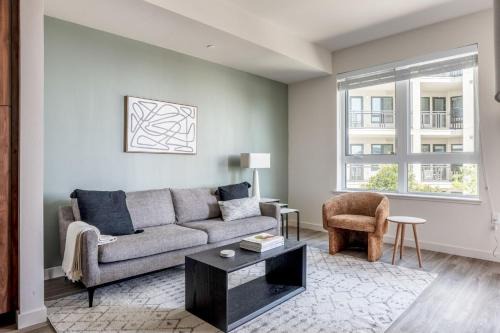 Emeryville Apartment | Emeryville 1br w rooftop yoga studio nr Mall SFO-1458