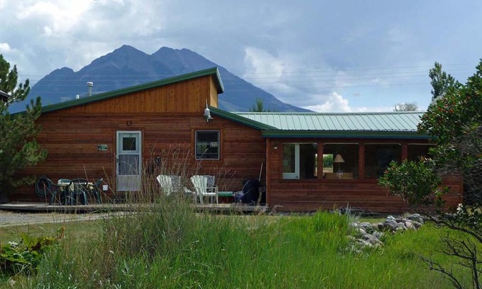 Emigrant House | Emigrant Cabin on 10 Acres with BBQ and Peaceful Views