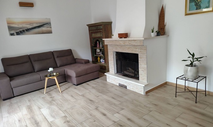 Cabras Apartment | Emma House